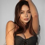 NIKA | blogger | model | UGC creator