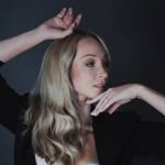 𝐒𝐭𝐫𝐞𝐭𝐜𝐡𝐢𝐧𝐠 𝐐𝐮𝐞𝐞𝐧 𝐌𝐨𝐥𝐝𝐨𝐯𝐚