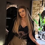 Adelina Parfenie | însoțitoare de bord | creator de conținut