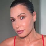 Joanne Burns - beauty , style, travel and lifestyle creator
