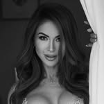 Nelli | Sexy Expert & Face of Your Brand