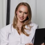 ANCA GAFTONEANU | EXPERT NAIL TRAINER